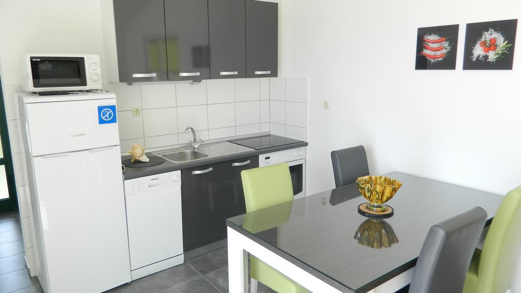 Apartmani Marinovic Podgora Eksteriør billede