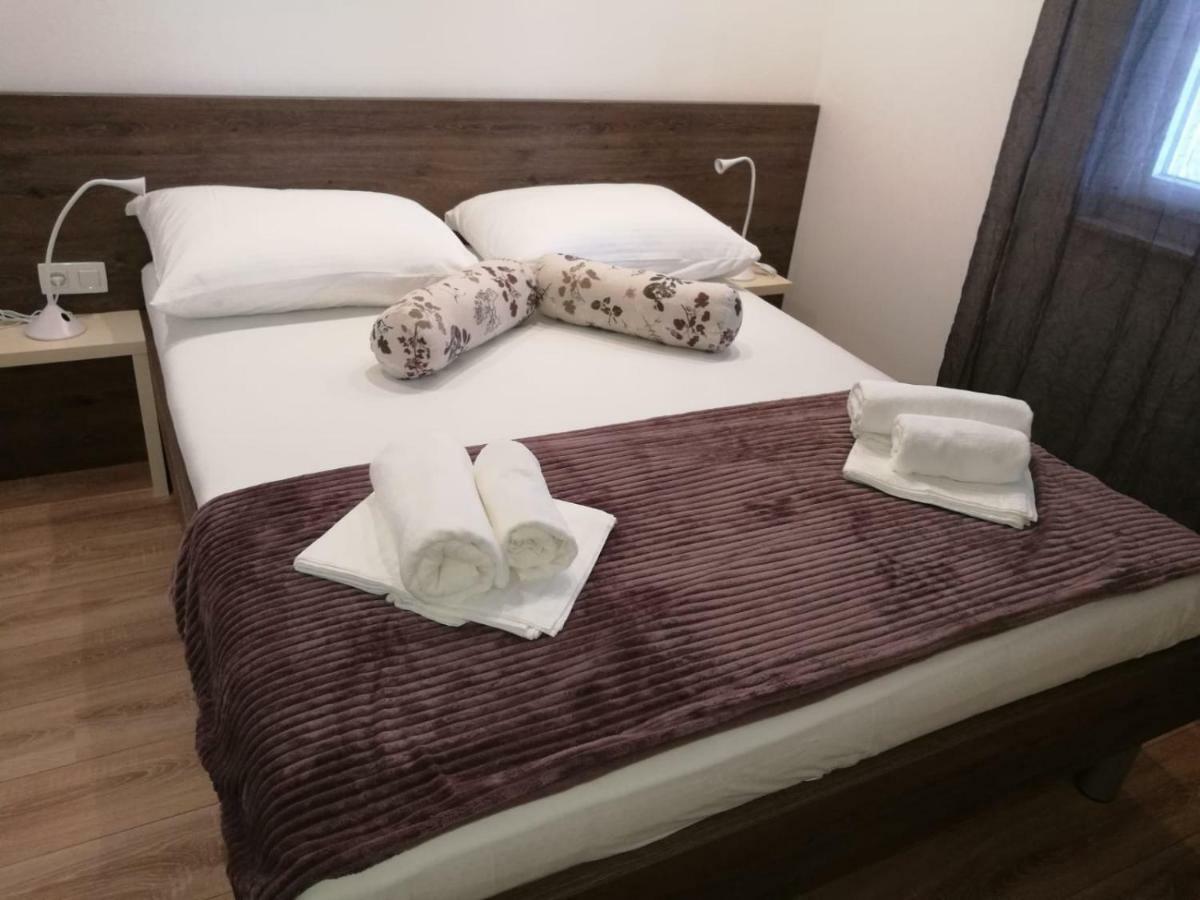 Apartmani Marinovic Podgora Eksteriør billede